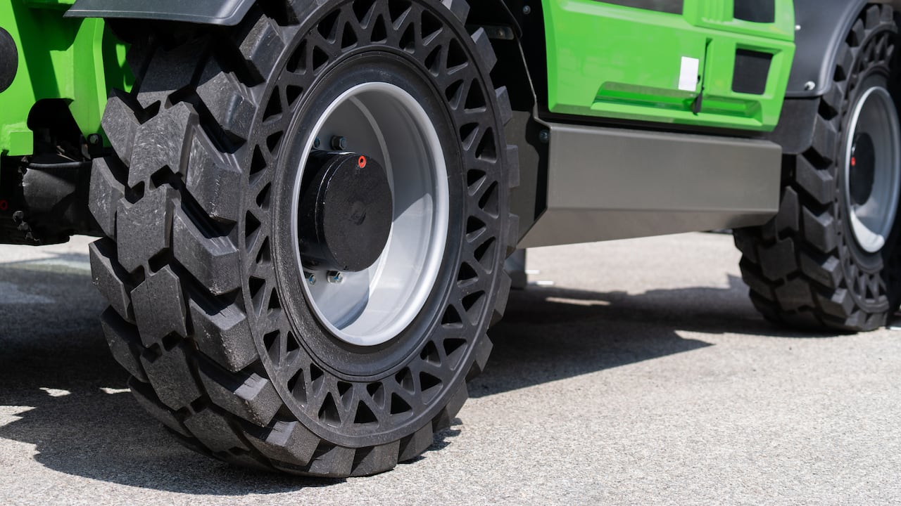 Las llantas sin aire aportan a la reducción de las emisiones contaminantes.