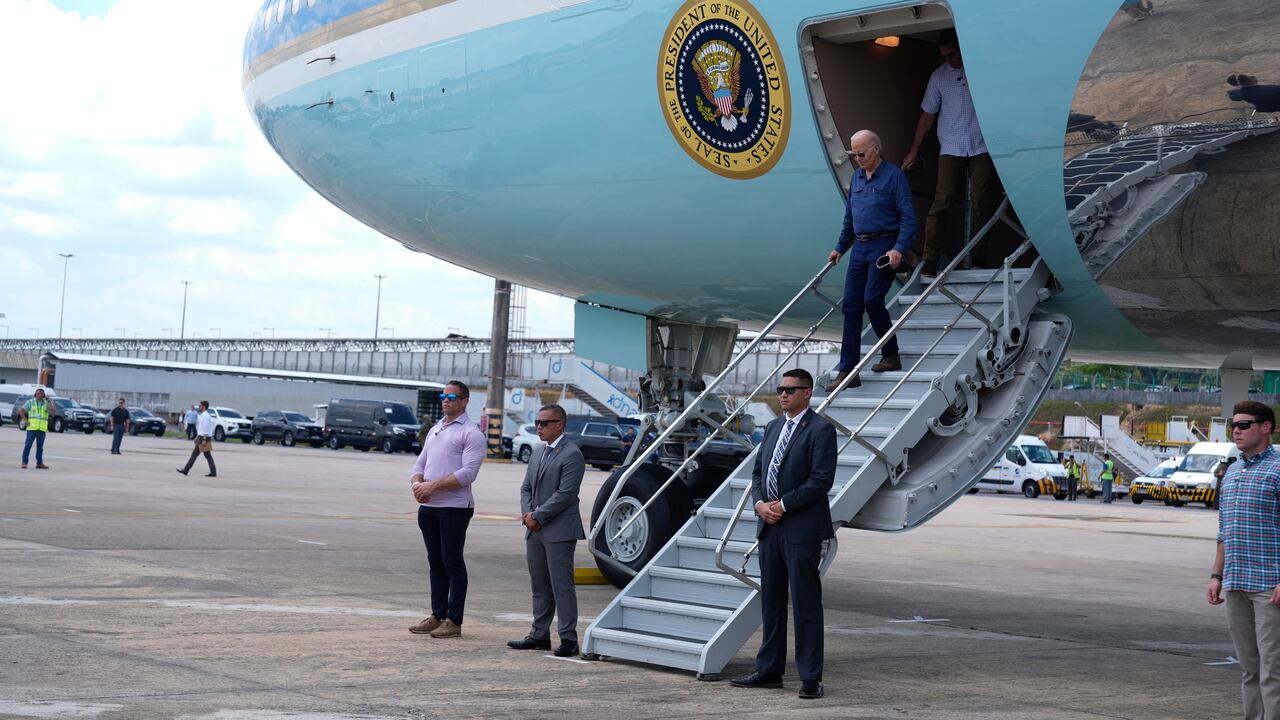 El presidente Joe Biden en el Aeropuerto Internacional en Manaos, Brasil, el domingo 17 de noviembre de 2024. (Foto AP/Manuel Balce Ceneta)