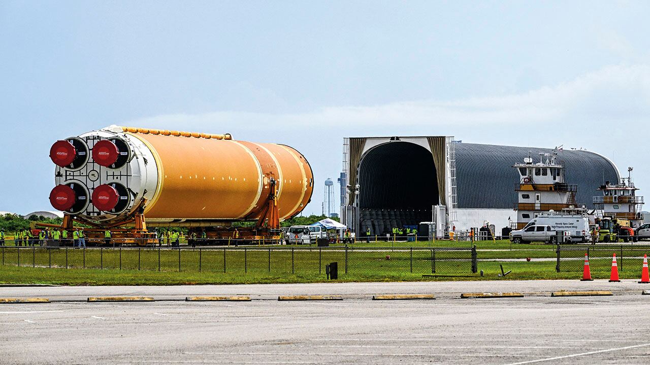 El despegue de la misión Artemis II está previsto para principios de 2026, con fechas tentativas exploradas para febrero próximo.