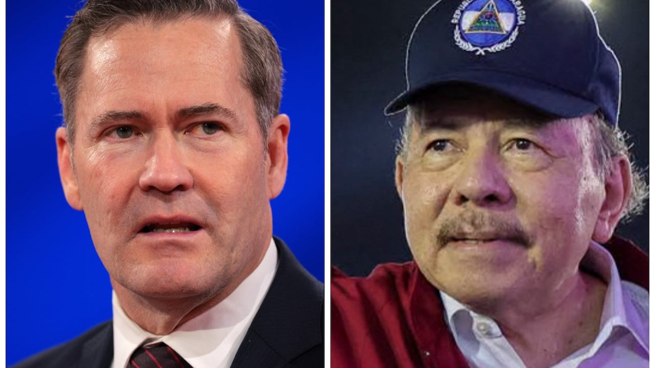 Mike Waltz y Daniel Ortega.