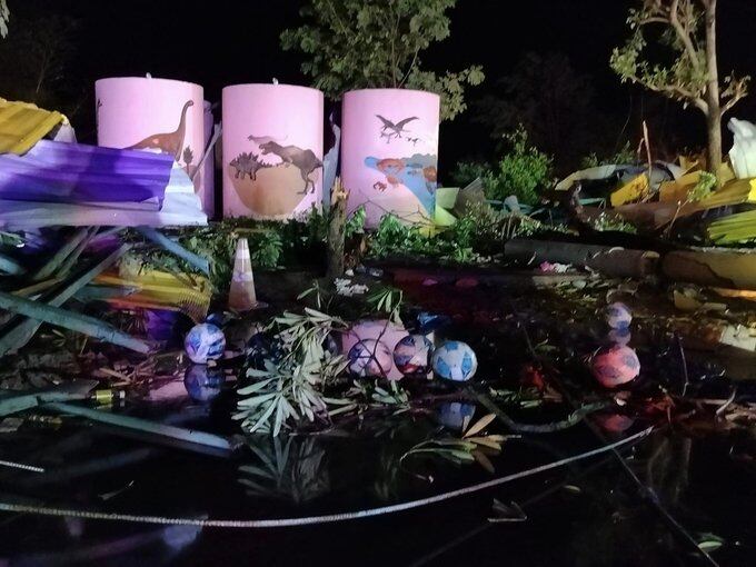 La caída del techo se produjo durante una fuerte tormenta el lunes por la noche”.