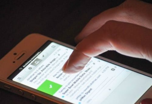 Está disponible la opción de que Gmail revise la ortografía y la gramática de los correos electrónicos mientras se está redactando el mensaje.