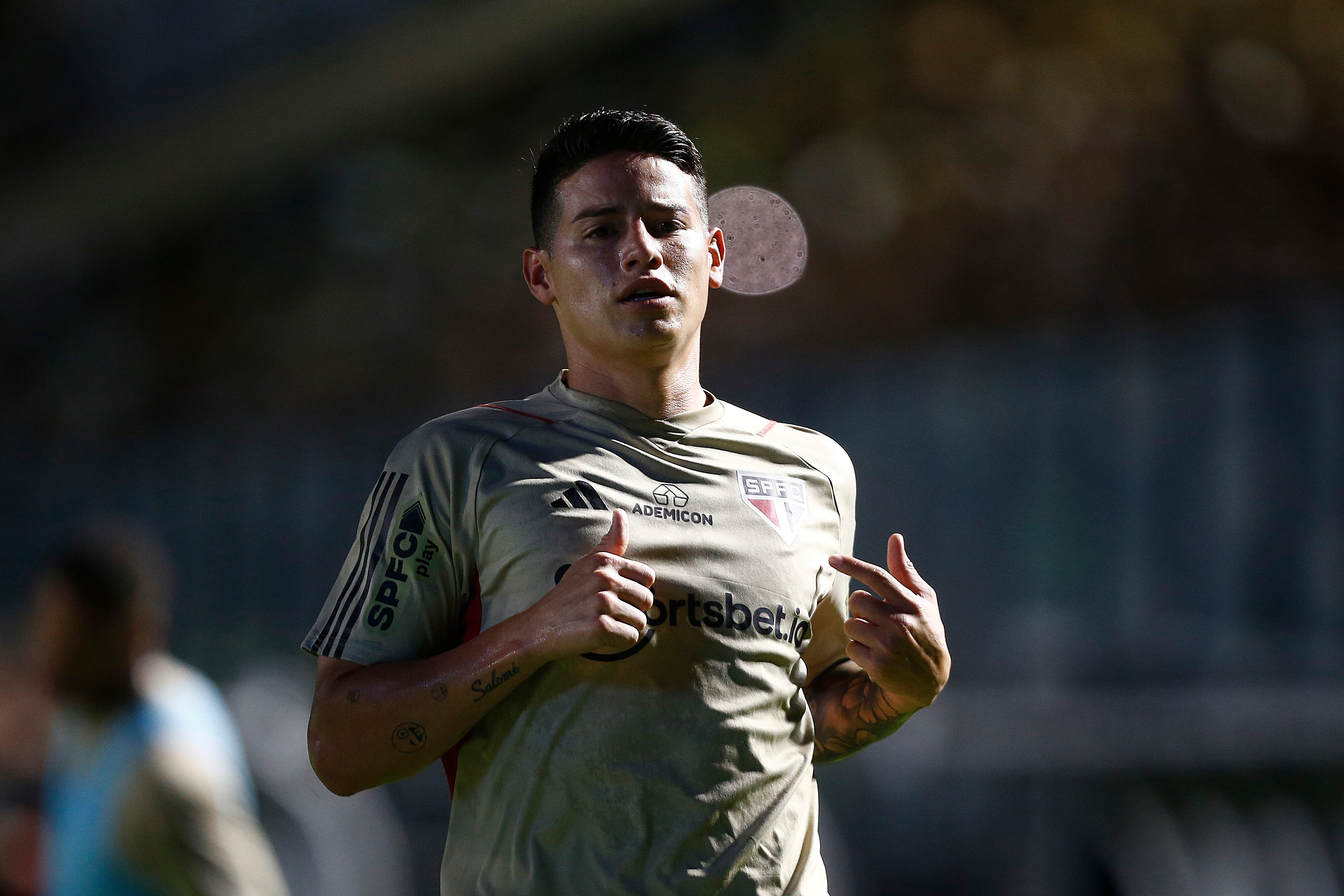 RIO DE JANEIRO, BRAZIL - OCTOBER 7: James Rodriguez of Sao Paulo warms up before the match between Vasco Da Gama and Sao Paulo as part of Brasileirao 2023 at Sao Januario Stadium on October 7, 2023 in Rio de Janeiro, Brazil. (Photo by Wagner Meier/Getty Images)