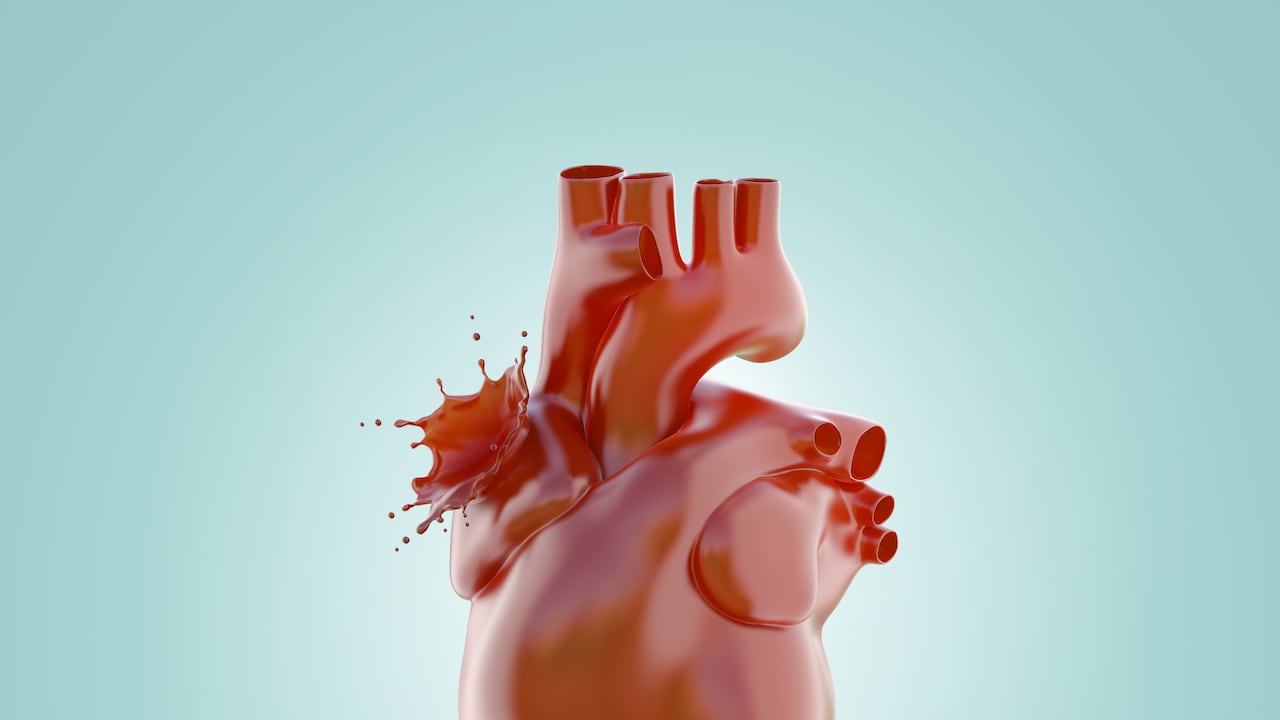 Además del examen de sangre, hay otros exámenes médicos que permiten revisar la salud cardíaca. Las personas no son quienes deciden cuál prueba realizarse.