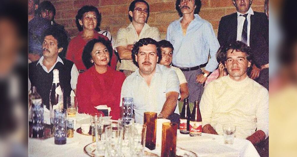 Carlos Lehder fue uno de los capos del narcotráfico más poderosos de Colombia y cercano a Pablo Escobar. Sus propiedades se extendieron a las Bahamas y entre sus excentricidades están las pistas aéreas que construyó en la selva de este país para mover cocaína.