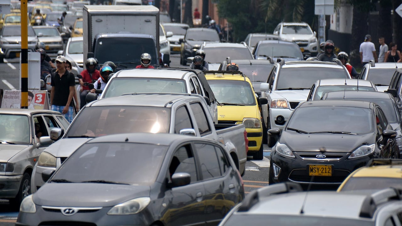 De acuerdo a la Secretaria de Movilidad de Cali, la reducción en un 40 % de la medida por circular en pico y placa, ha hecho que el recaudo de este tributo se incremente en un 46 %. No obstante, existen críticas que aseguran que la tasa ha impactado de manera negativa la movilidad.