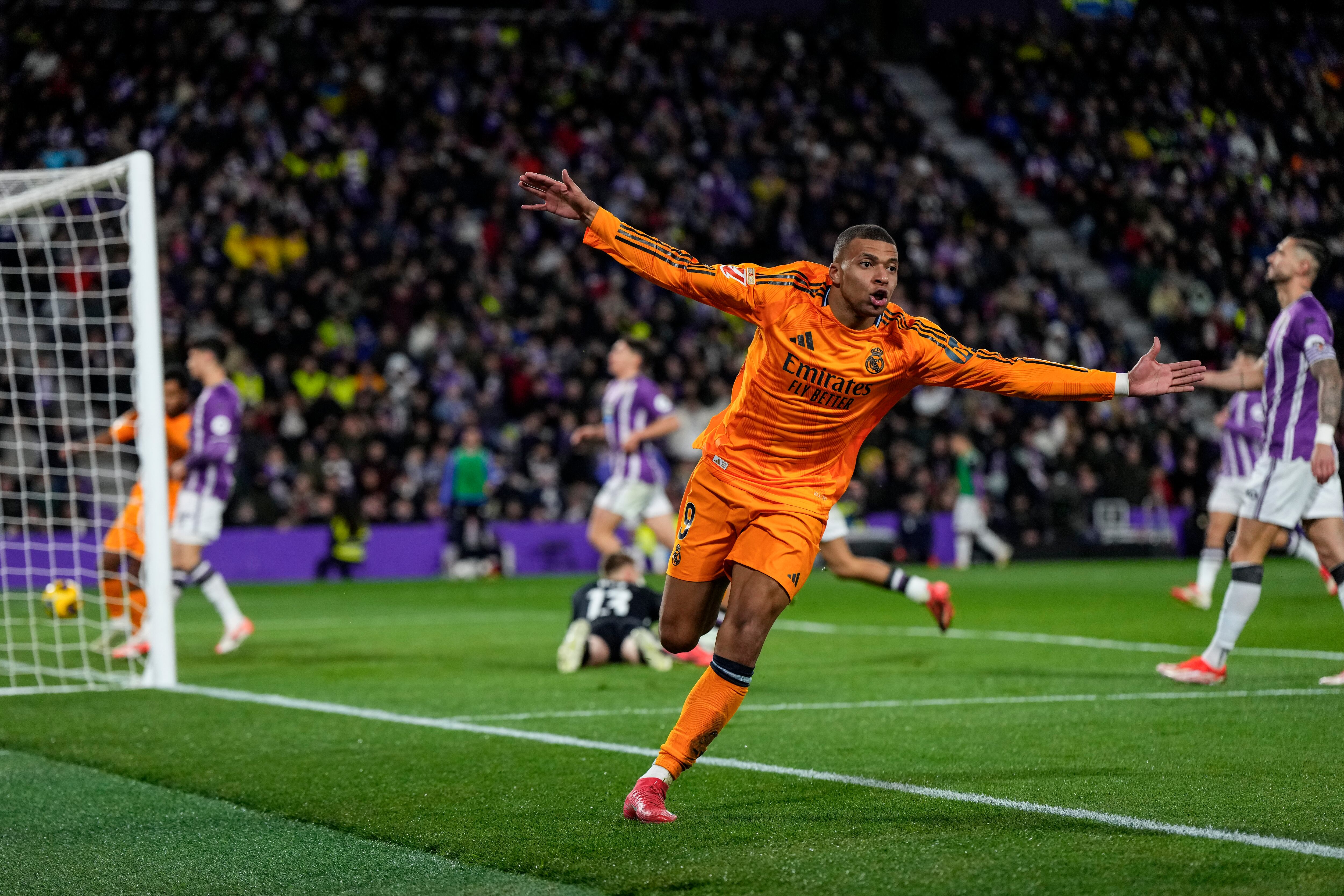 El Real Madrid gana en Valladolid (3-0) con triplete de Mbappé