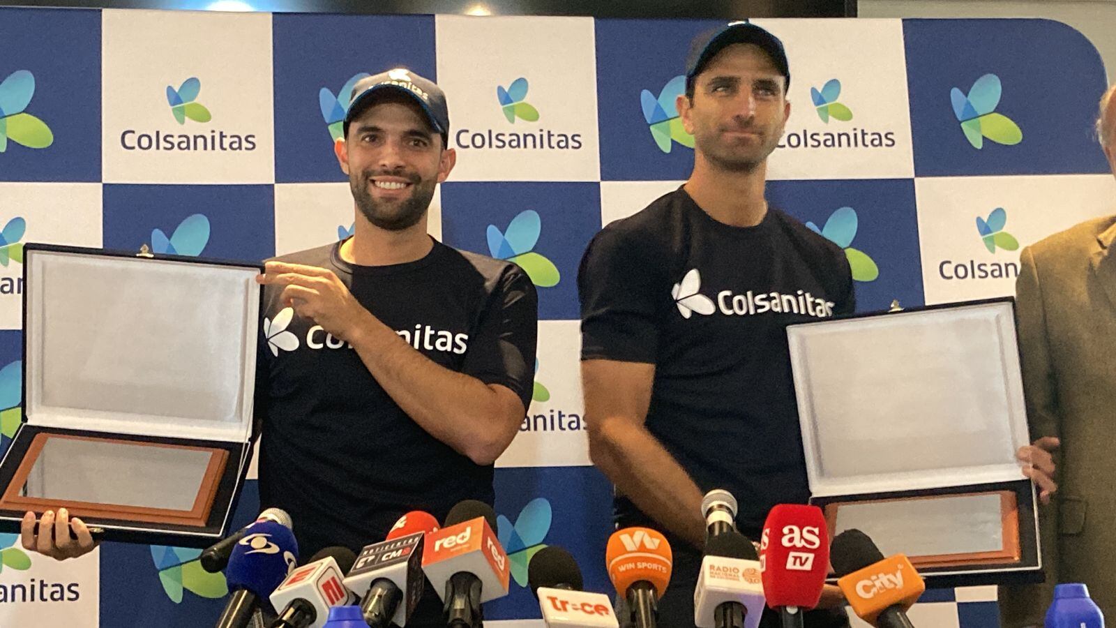 Juan Sebastián Cabal y Rober Farah reciben el reconocimiento por su trayectoria como deportistas.