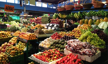 El corrientazo es uno de los almuerzos más comunes en Colombia. Por ejemplo, es uno de los platillos más vendidos en las plazas de mercado. 