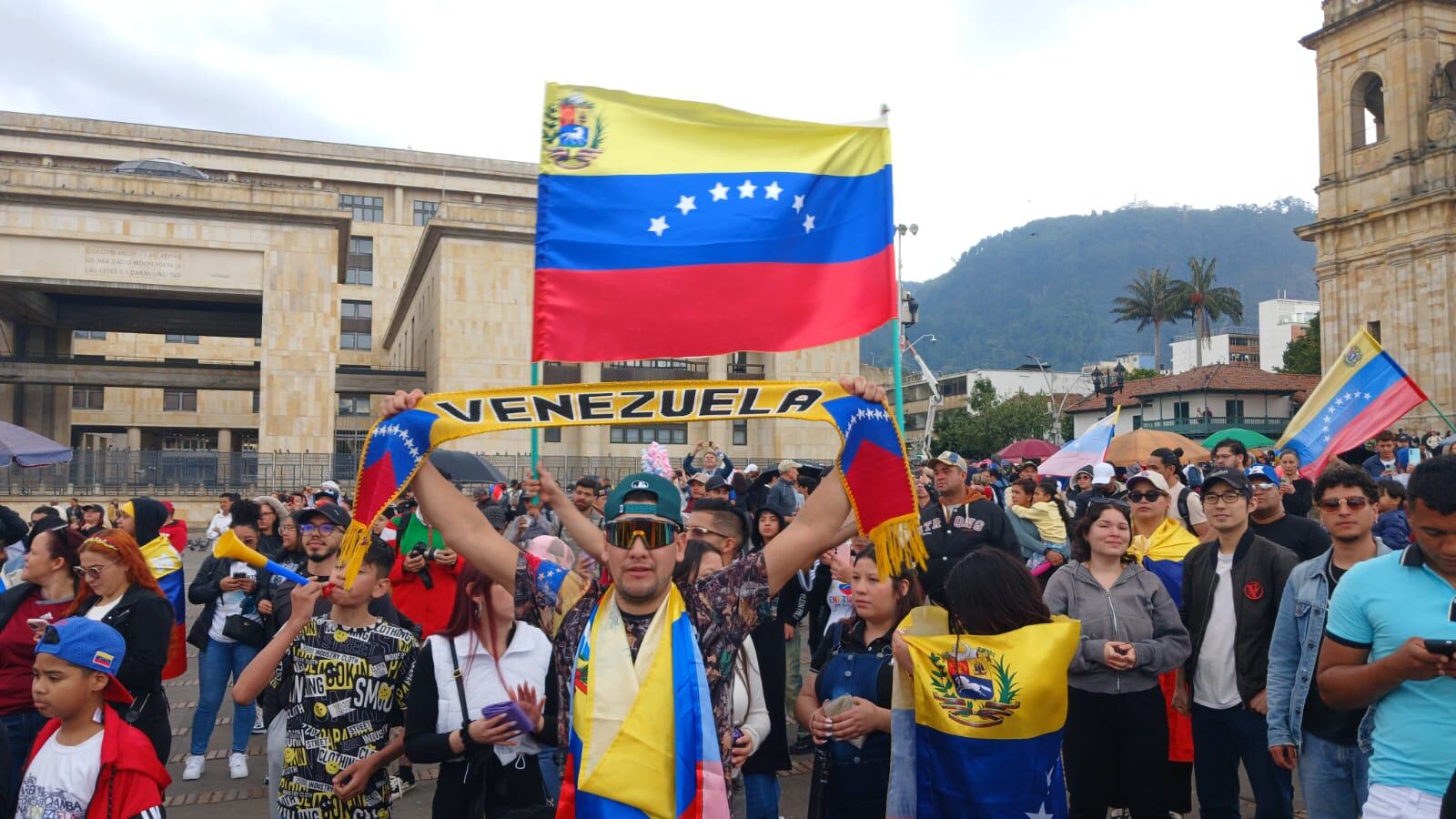 Concentración en la plaza de Bolívar de ciudadanos Venezolanos, celebración por la captura de Nicolás Maduro