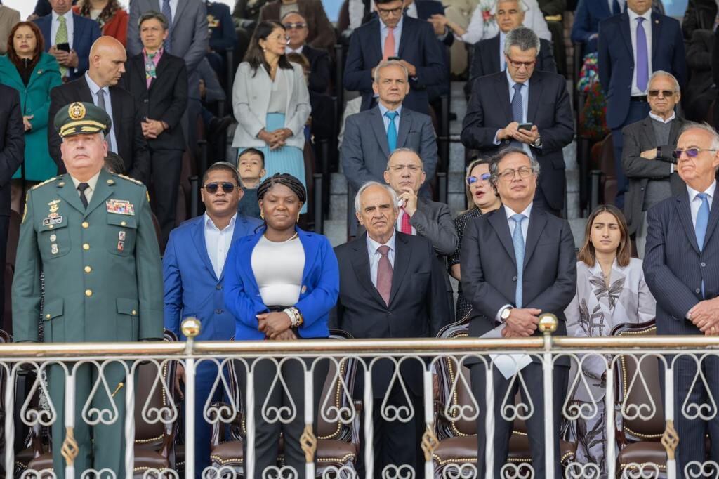 Ernesto Samper, en primera fila en la posesión del nuevo director de la Policía, general William Salamanca.