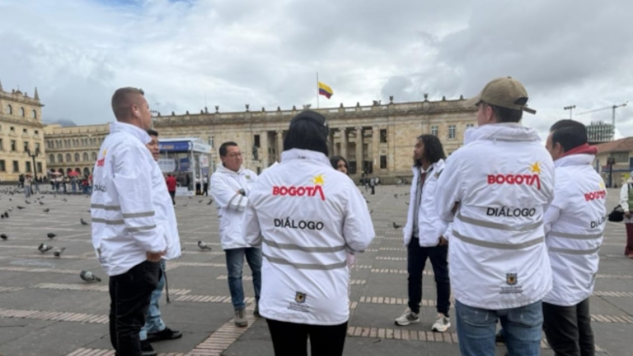 El personal de la Secretaría de Gobierno de Bogotá se alista para las marchas que vienen en la semana.