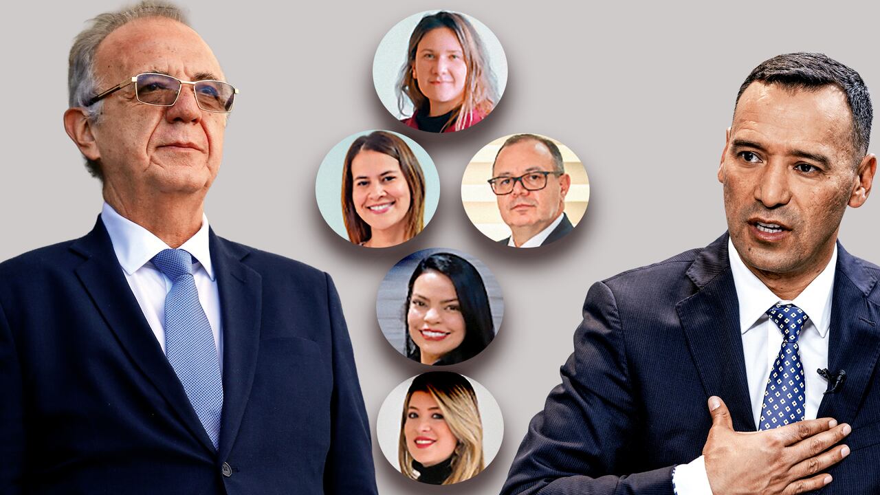 De izquierda a derecha, las viceministras Juliana Coronado y Catalina Cano; Raúl Gutiérrez, secretario general del Ministerio de Defensa; Alexandra González, secretaria de Gabinete, y Angélica Verbel, viceministra de Estrategia de Planeación.