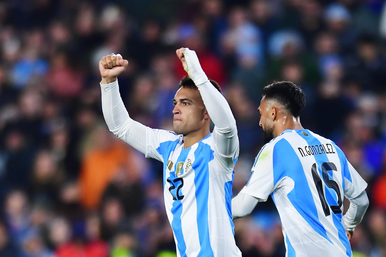 Lautaro Martínez también anotó gol con Argentina ante Venezuela.