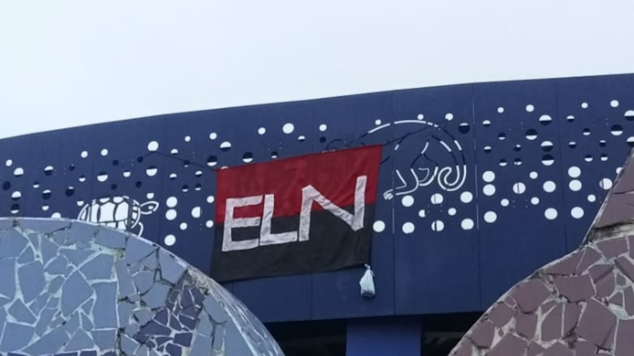 Preocupante: Bandera del ELN y amenazas de este grupo armado tienen atemorizados a los habitantes de Yondó, Antioquia.