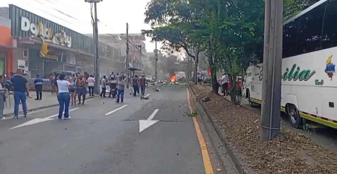 Posible atentado terrorista en Cali frente a basa de la Fuerza Aérea.