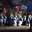 Al caer la noche, los bomberos comunicaron un nuevo balance, de 167 muertos confirmados en el accidente del avión que cubría el vuelo JJA-2216 entre la capital de Tailandia, Bangkok, y Muan, en el suroeste de Corea del Sur.