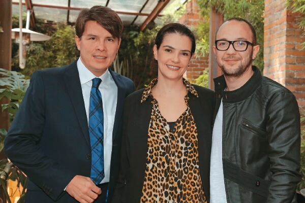 Jairo Dueñas, María Alejandra Villamizar y César López.