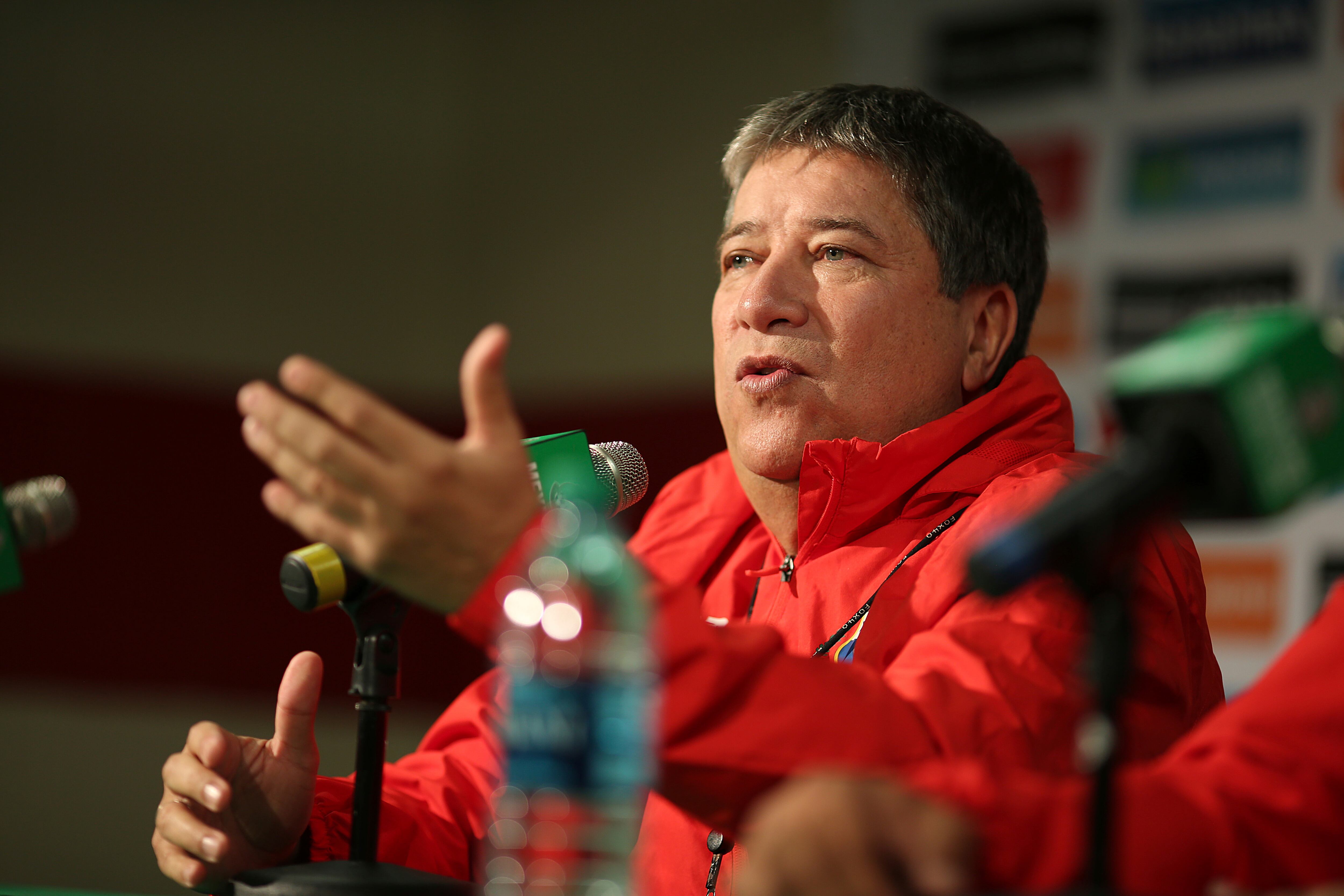 Bolillo Gómez en rueda de prensa cuando dirigía a la Selección de Panamá en 2016