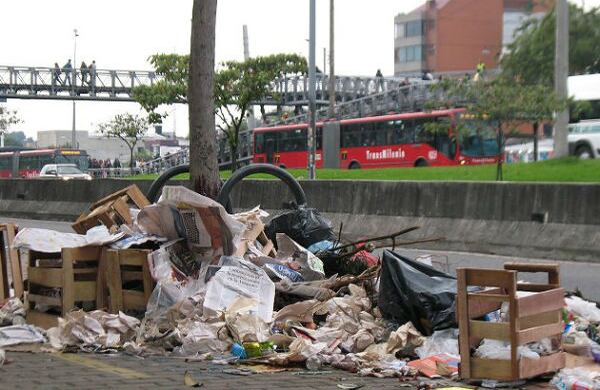 El operador de la zona norte no recogió la basura. 