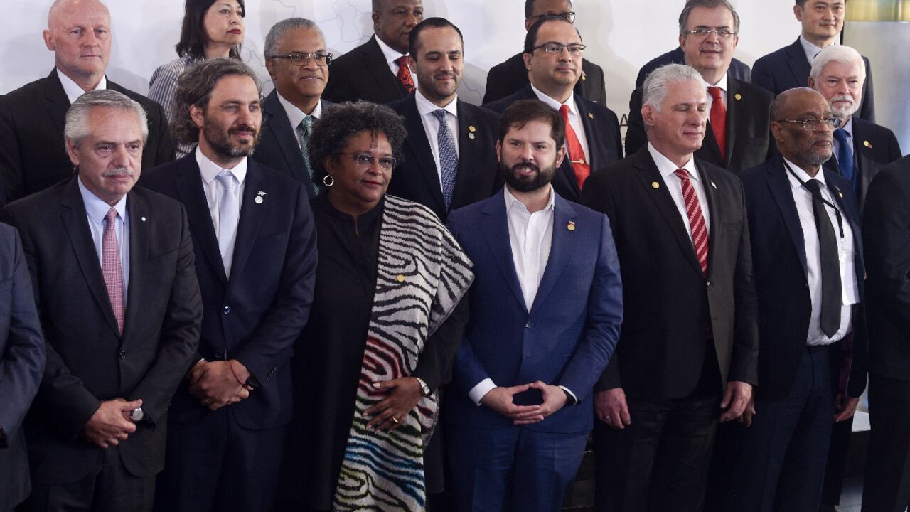 El escándalo se conoce mientras en Buenos Aires se adelanta la cumbre de la Celac; espacio en el que participa el presidente Boric, y donde hace presencia su canciller.