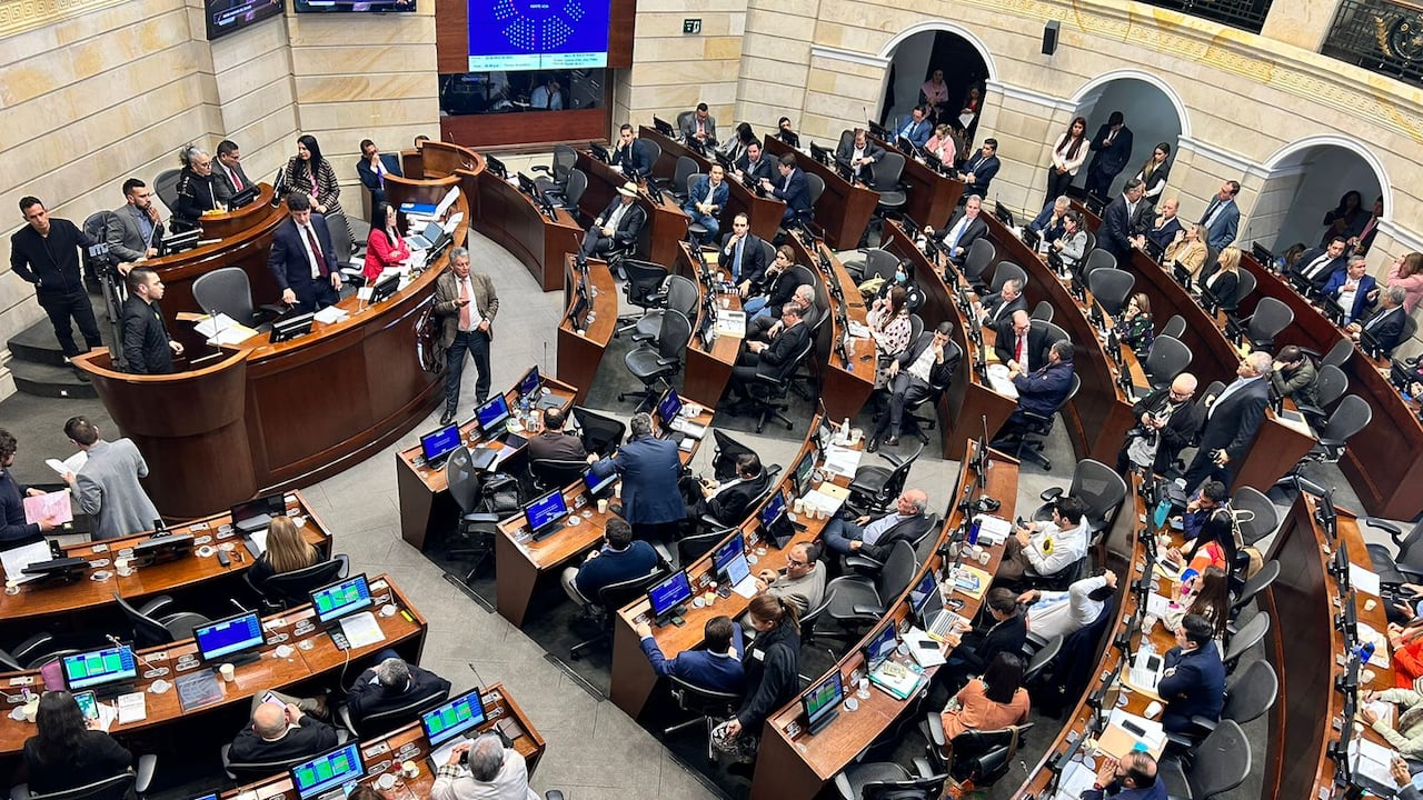 Aunque el Congreso aprobó la reforma pensional, algunos analistas consideran que podría caerse por vícios de trámite. Foto Colprensa