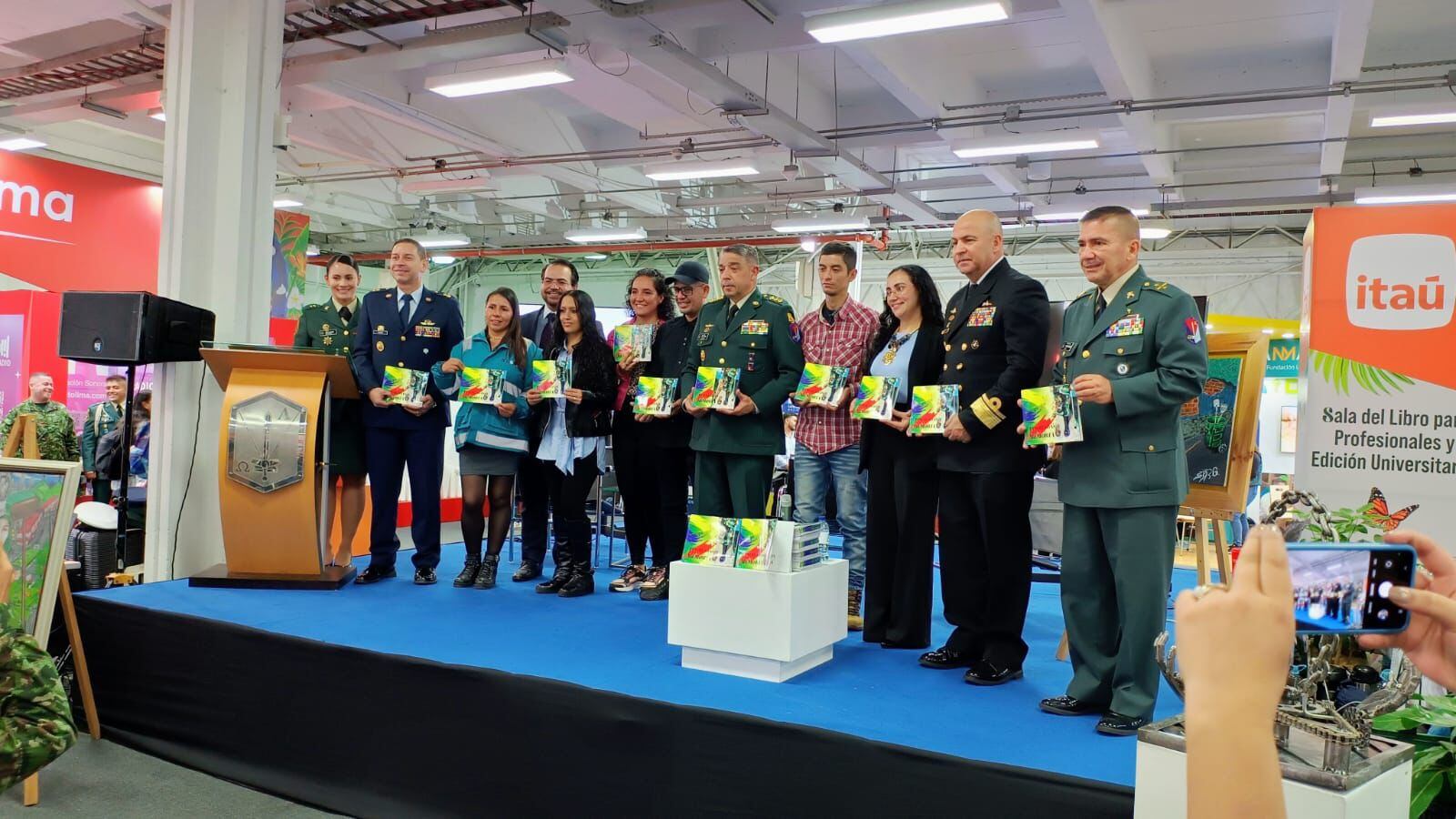 Exposición sobre el conflicto armado se convierte en un libro y nace en plena feria de Bogotá