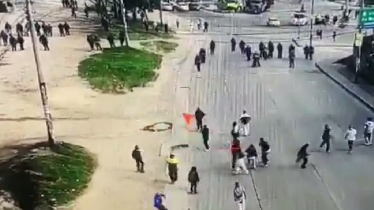 Choques entre manifestantes y el Esmad.