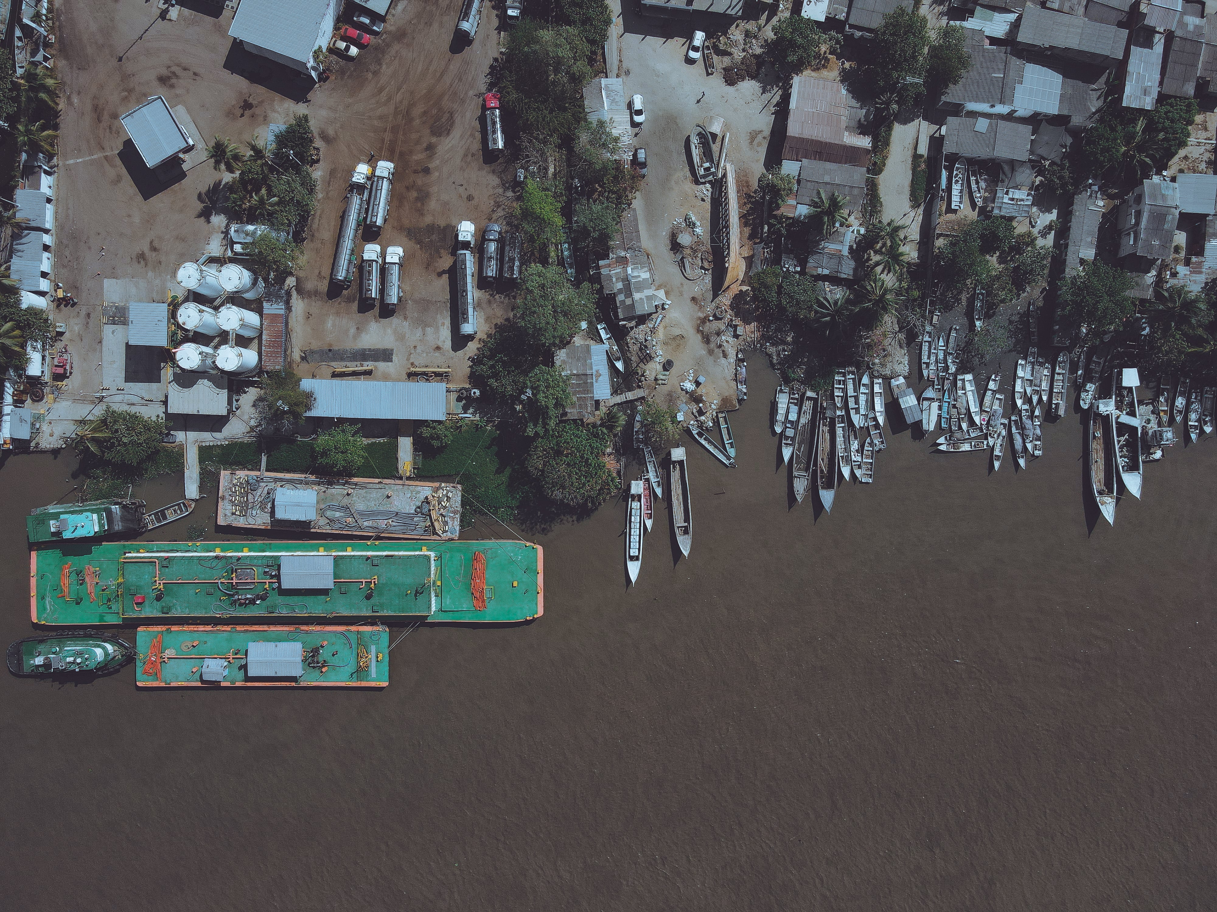Gracias a la posibilidad de transporte desde los puertos hacia el interior del país y viceversa por este camino, los productores de la zona podrán empezar a comercializar sus cultivos de manera más eficiente, no solo en Colombia, sino en el exterior.