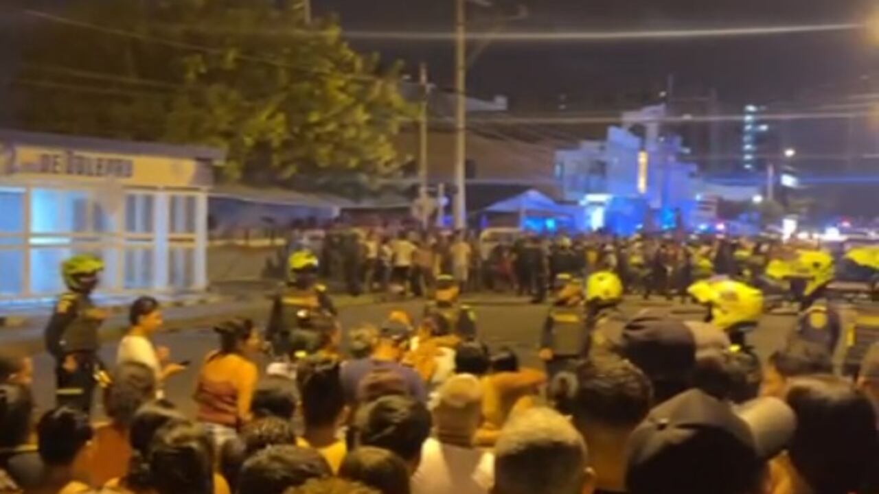 Los hechos causaron conmoción entre los habitantes de la zona, quienes se aglomeraron para ver qué pasaba.