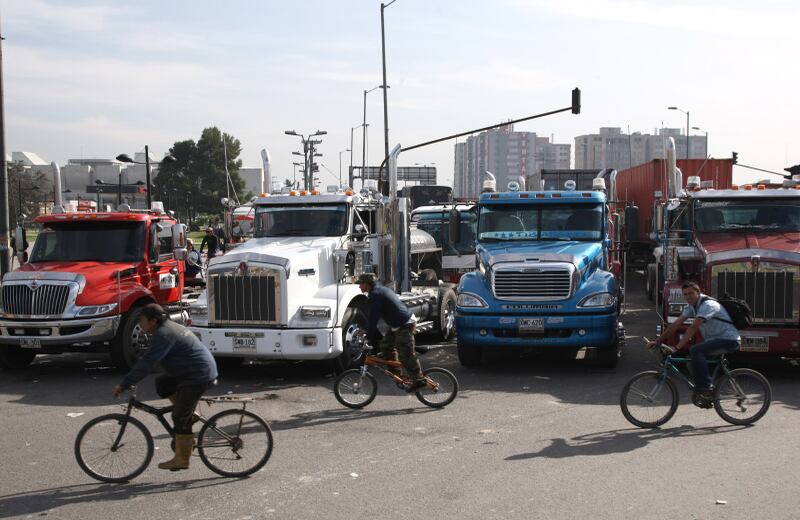 Las difíciles condiciones de movilidad fueron reportadas desde las primeras horas de este martes por el coronel Juan Francisco Peláez, director de la Policía de Tránsito de Bogotá.