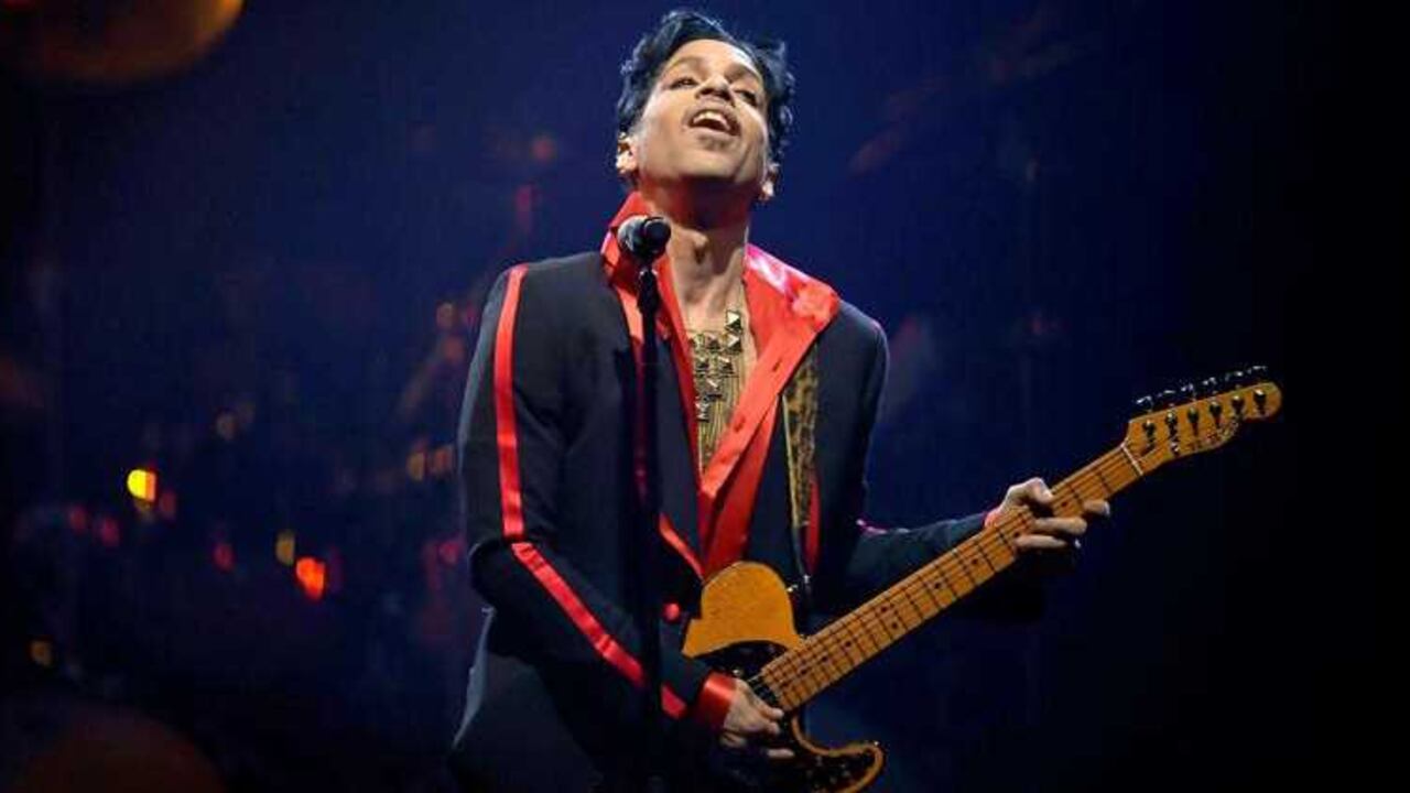 El artista estadounidense Prince durante un concierto en Antwerp, Bélgica.