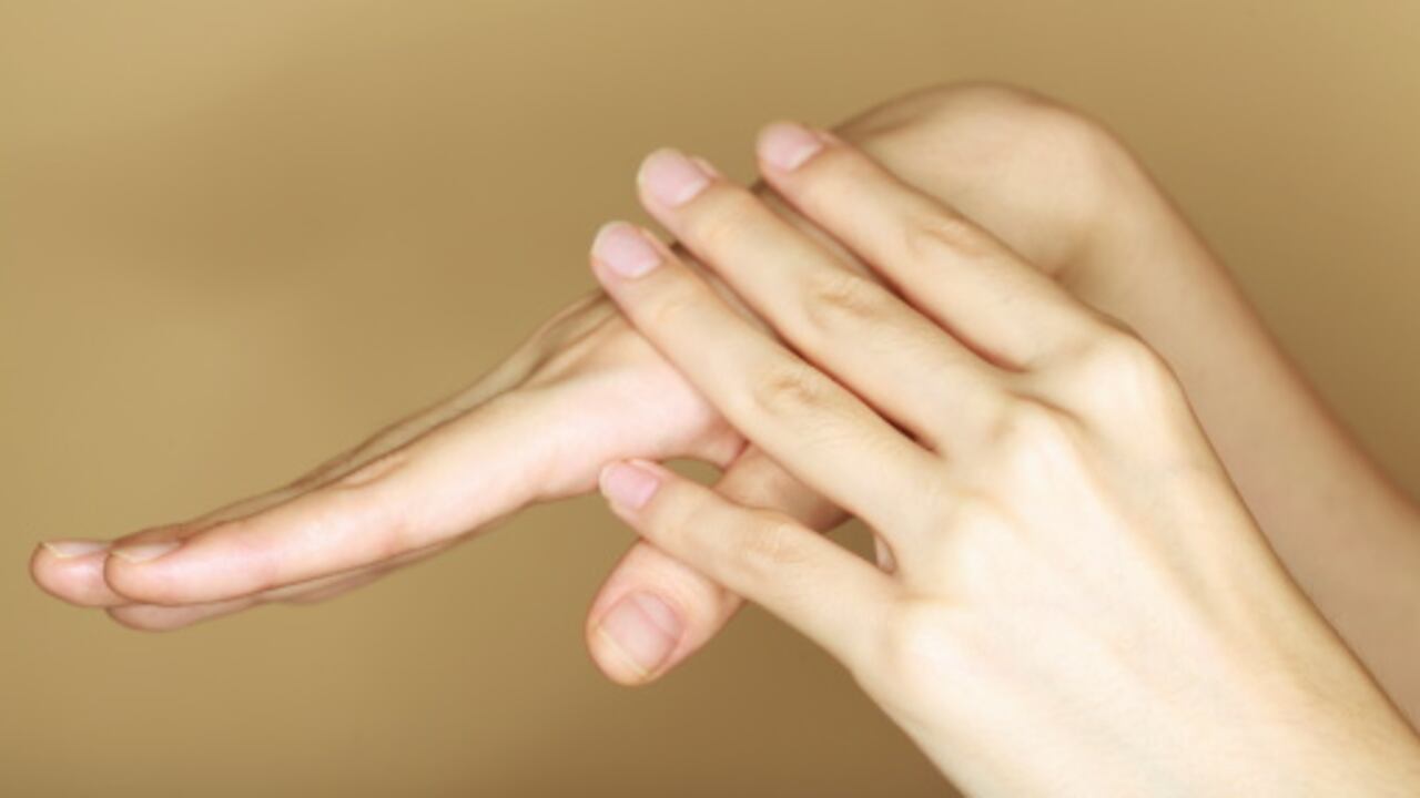 Existen distintos trucos para eliminar por completo el esmalte de las uñas.