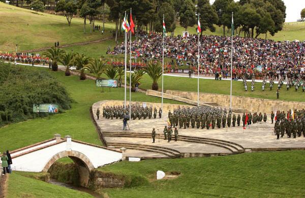 En el Puente de Boyacá, más de tres mil personas se reunieron para celebrar los 190 años de la batalla que cerró la victoria de Simón Bolívar y de Francisco de Paula Santander.