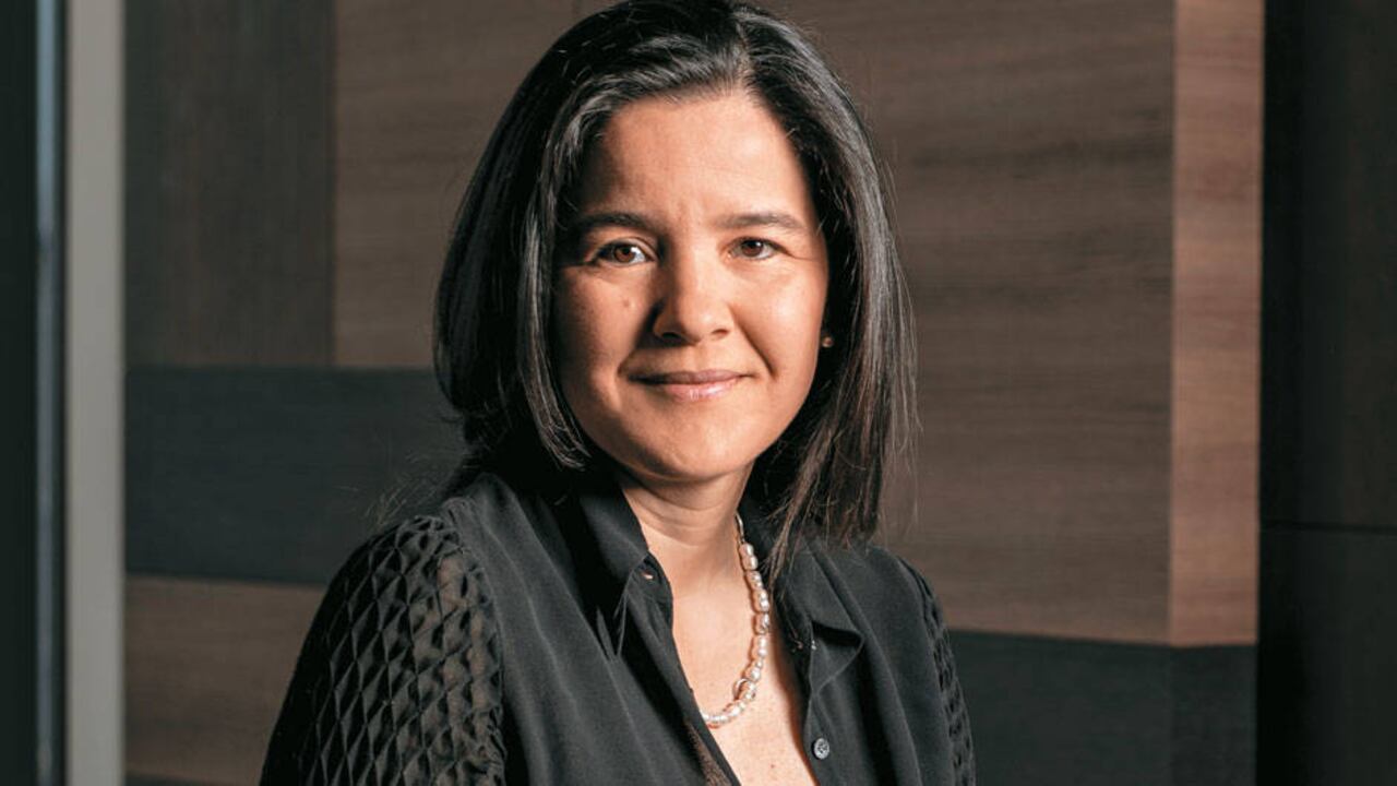 En manos del MinTIC está la decisión sobre la renuncia a un bloque de 10 MHz en la banda de 2.500 por parte de Partners. Un hecho que tiene en alta tensión al sector. En la foto Sylvia Constaín, ministra de Tecnologías de la Información y las Comunicaciones.