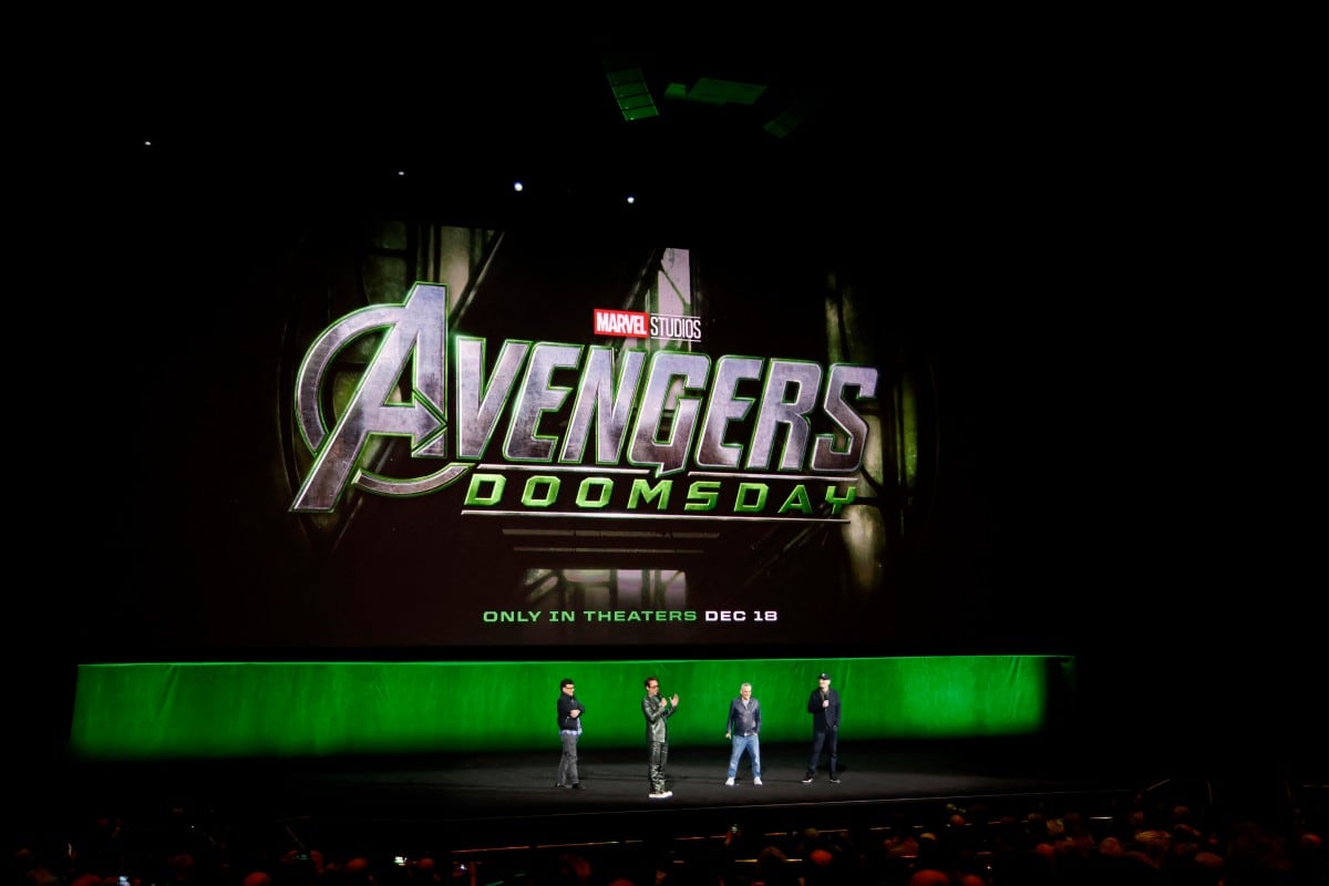(De izquierda a derecha) Anthony Russo, Robert Downey Jr., Joe Russo y Kevin Feige, presidente de Marvel Studios, promocionan la próxima película “Avengers: Doomsday” en la presentación de Walt Disney Studios en el Dolby Colosseum del Caesars Palace durante CinemaCon, la convención oficial de Cinema United, el 16 de abril de 2026 en Las Vegas, Nevada
