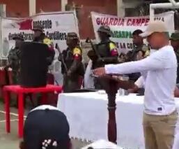 Niños, marcha y un helicóptero: así fue sacado del Cauca un cabecilla de las disidencias de las Farc que participará en diálogos de paz.