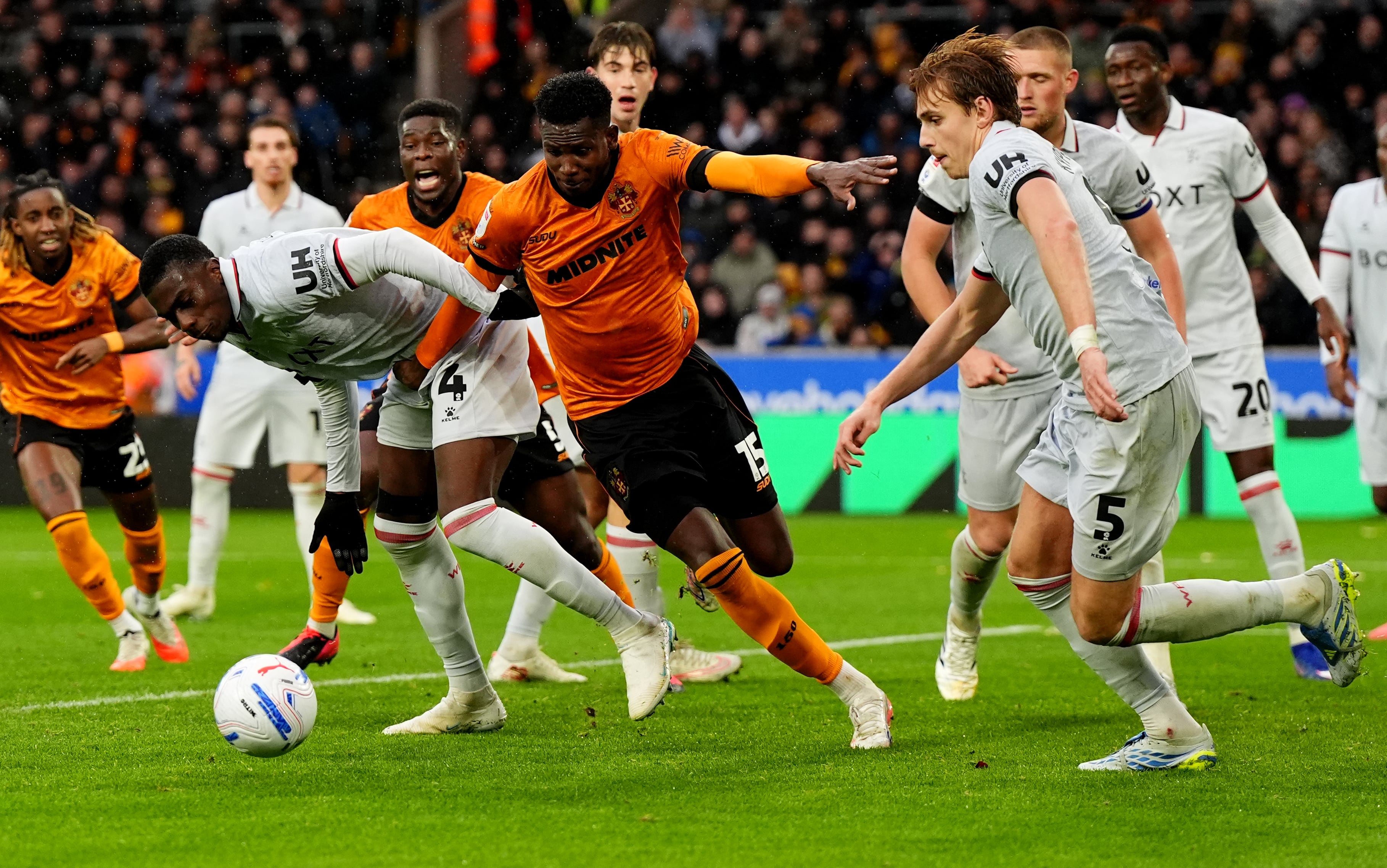 Yerson Mosquera contra el Watford