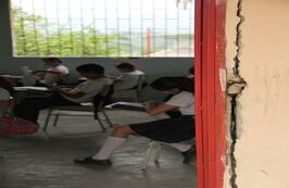 El día que SEMANA visitó Villarrica un techo del colegio se vino abajo y todos los salones están en riesgo de que les ocurra lo mismo. Foto: Pablo Andrés Monsalve