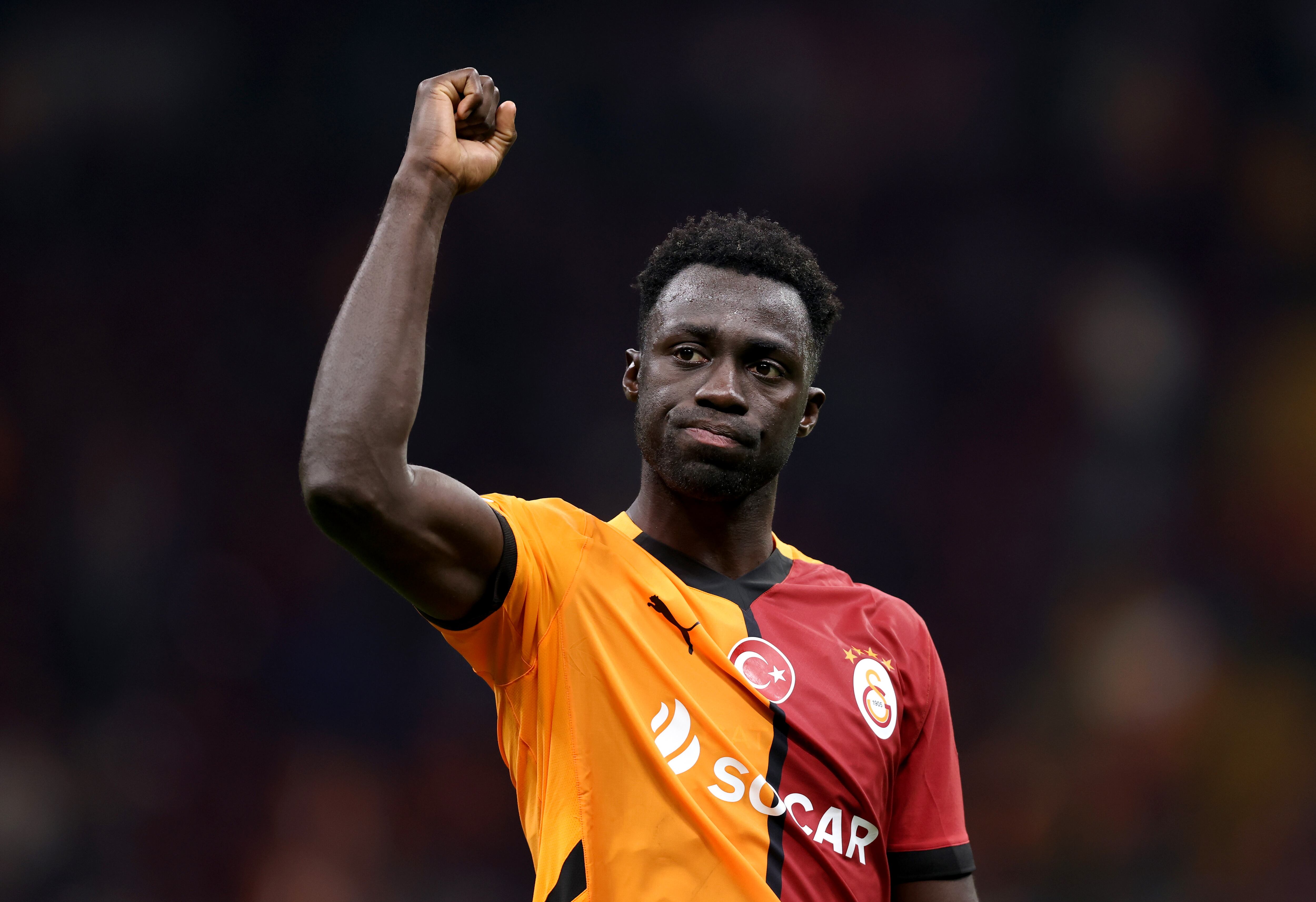 ISTANBUL, TURKEY - NOVEMBER 07: Davinson Sanchez of Galatasaray celebrates after the team's victory in the UEFA Europa League 2024/25 League Phase MD4 match between Galatasaray A.S. and Tottenham Hotspur at Ali Sami Yen Spor Kompleksi on November 07, 2024 in Istanbul, Turkey. (Photo by Ahmad Mora/Getty Images)