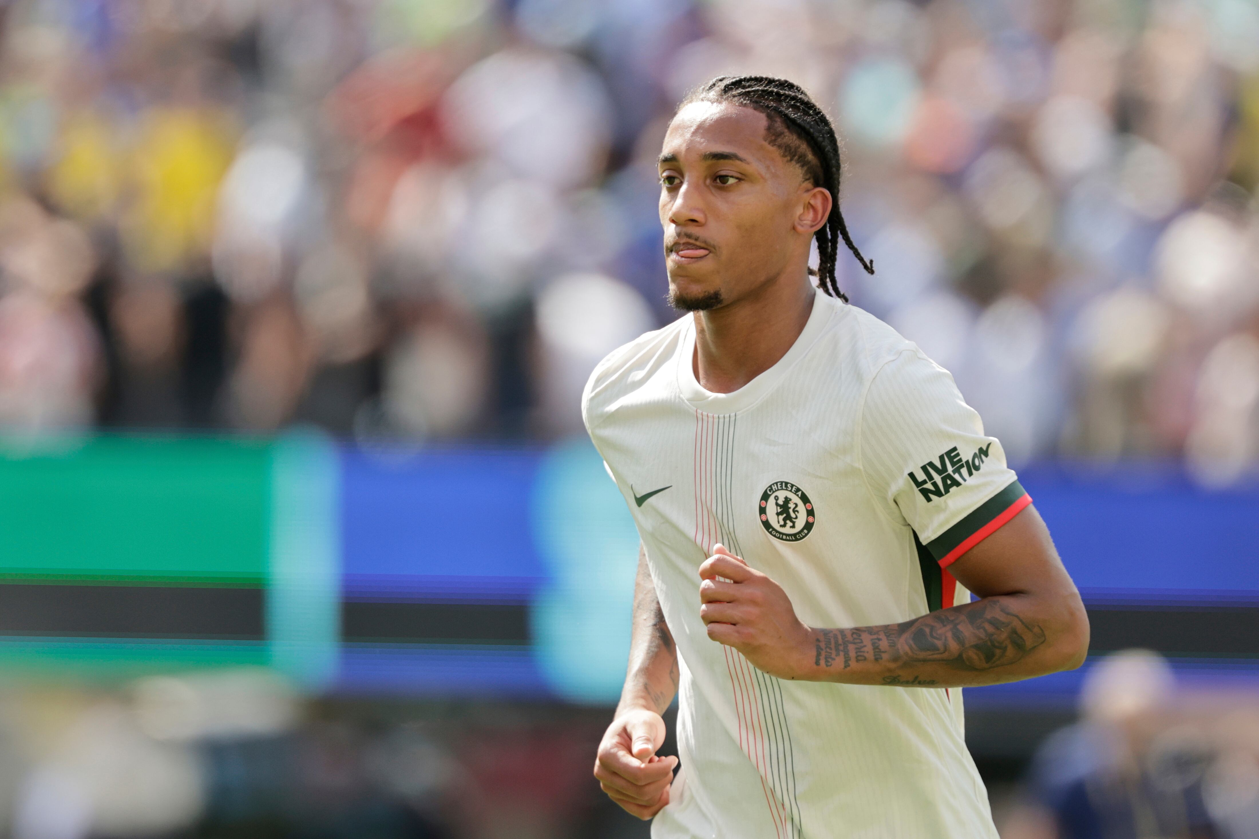 João Pedro ya empieza a hacer valer el fichaje por Chelsea.