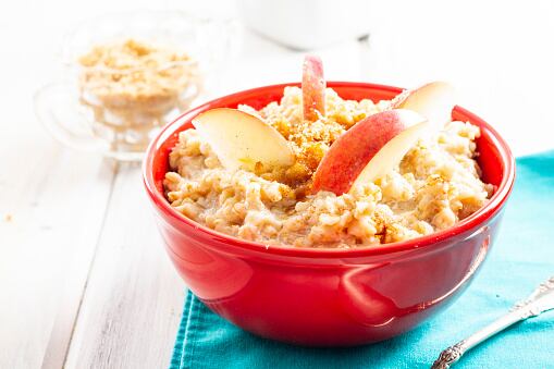 La avena con manzana es un buen reductor de colesterol.