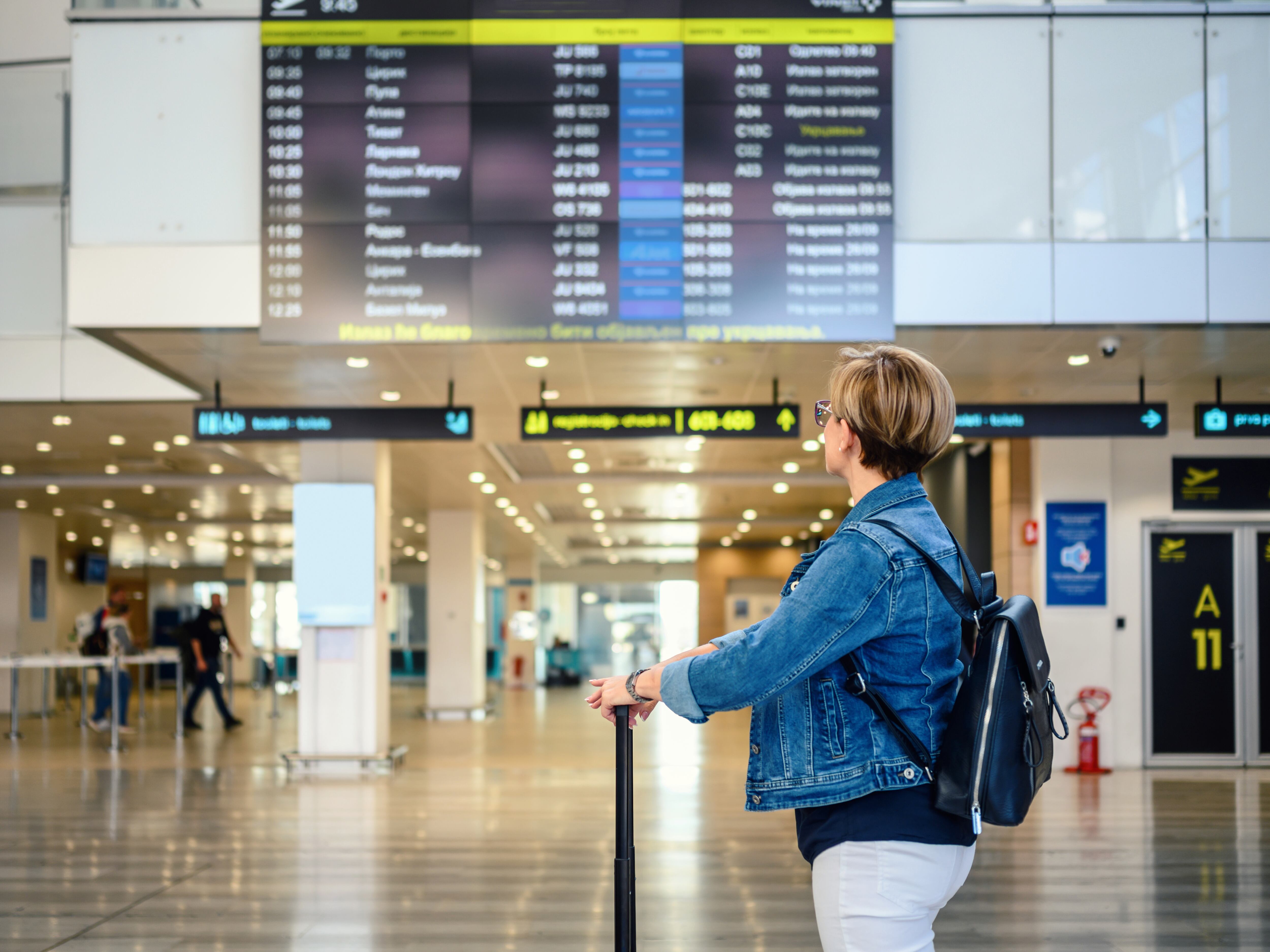 Las compensaciones que podría pedir a la aerolínea cuando cancelan o retrasan el vuelo: conozca sus derechos como pasajero