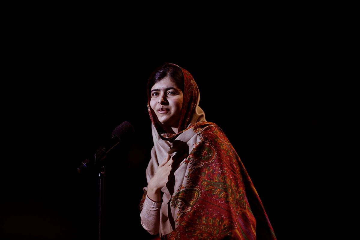 Malala Yousafzai habla durante la ceremonia de entrega del Premio Nobel de la Paz en Oslo, Noruega. Malala y la india Kailash Satyarthi obtuvieron el Nobel de la Paz este miércoles, como reconocimiento a su labor para proteger a los niños de la esclavitud y el trabajo forzoso, entre otros. (AP)