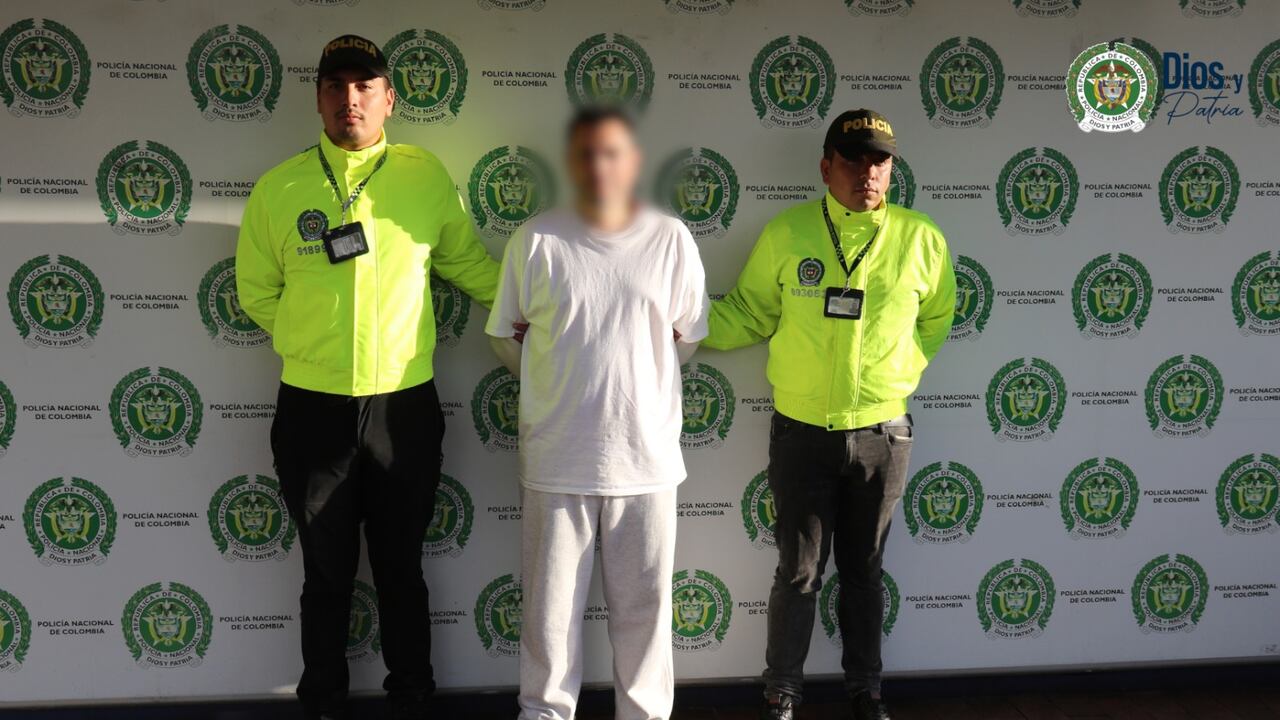 Reseña en la Policía del profesor de música capturado luego de ser deportado desde los Estados Unidos.