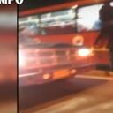 Usuario son víctimas de robo en el Transmilenio por modalidad 'esclera humana'
Foto: captura de pantalla You Tube @ElTiempo