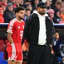 Luis Díaz y Vincent Kompany en medio del partido contra Arsenal en Champions League