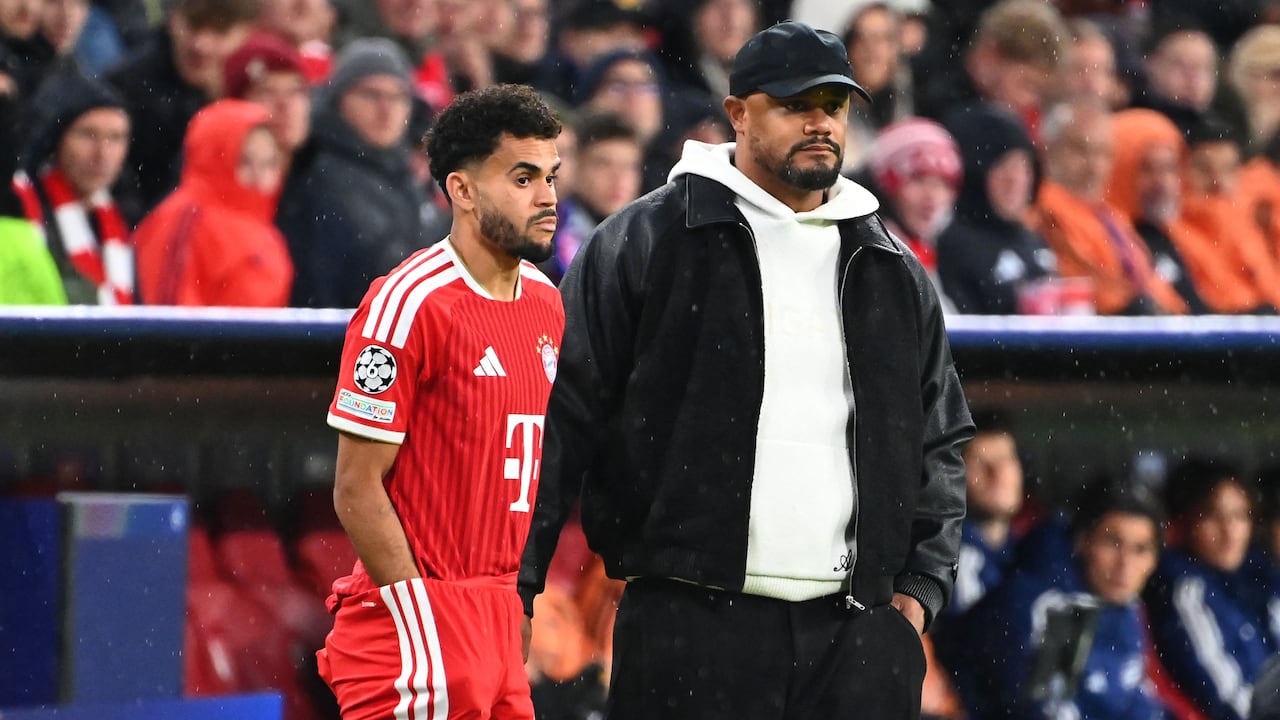 Luis Díaz y Vincent Kompany en medio del partido contra Arsenal en Champions League