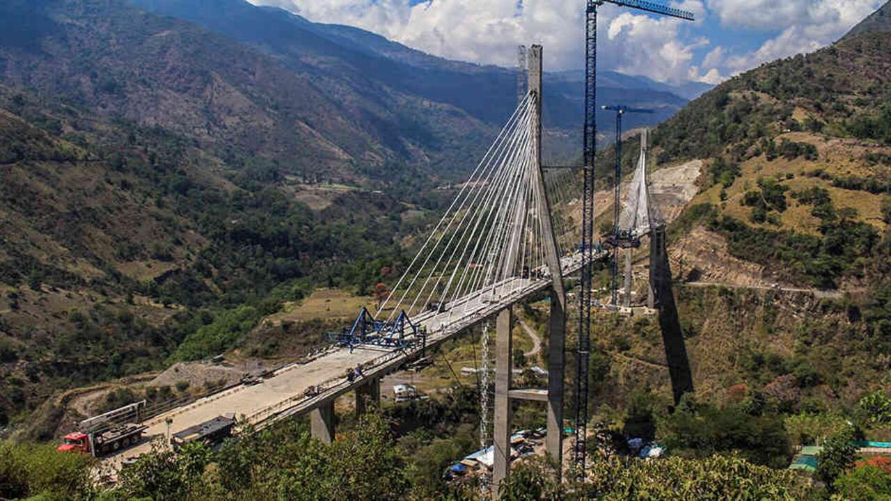 Hisgaura es el puente atirantado más alto de Suramérica.