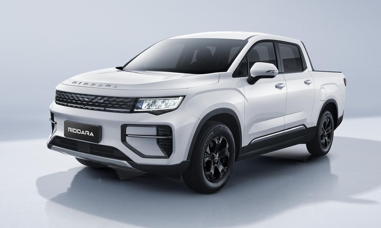 Potencia, capacidad de trabajo y hasta 455 km de autonomía son parte de la propuesta de la pick-up eléctrica Riddara.